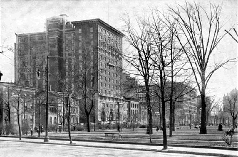 1916 - Northeast side showing Park Place
Photo from "The Newarker"

